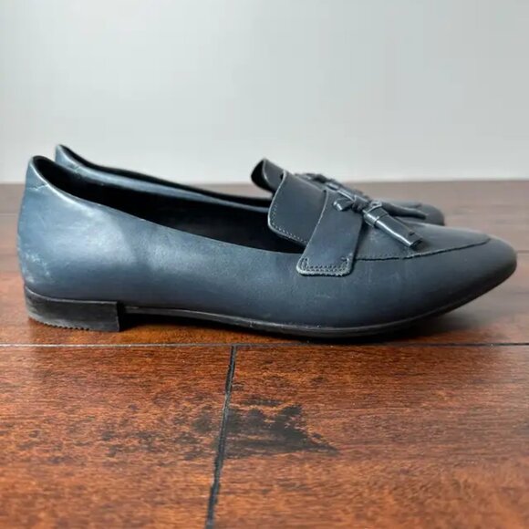 Pair of ECCO Touch 15 Tassel flats in blue leather. - Picture 4 of 5